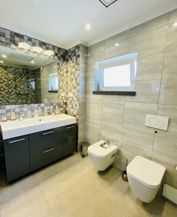 Bright, Modern & In Lagos, Algarve Apartment *